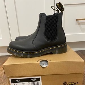 Dr. Marten 2976 Chelsea Boot - Women’s Size 6